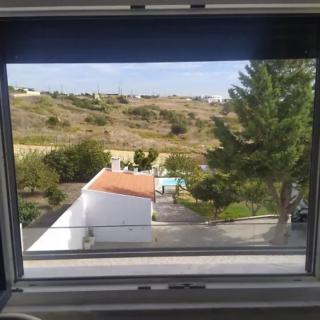 Homestay Hall 92 Quartos Com Wc Em Moradia Com Piscina A-das-lebres *