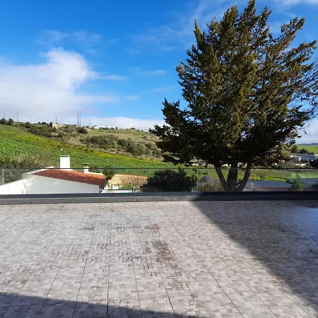 Homestay Hall 92 Quartos Com Wc Em Moradia Com Piscina A-das-lebres Loures