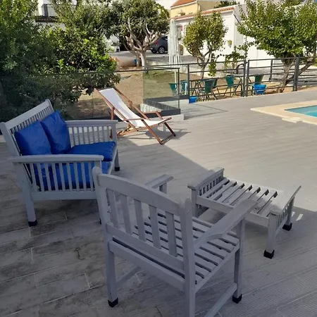 Hall 92 Quartos Com Wc Em Moradia Com Piscina A-das-lebres Homestay Loures