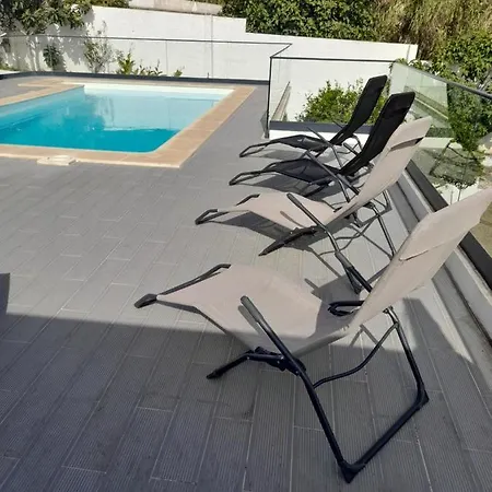 Hall 92 Quartos Com Wc Em Moradia Com Piscina A-das-lebres Homestay *