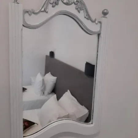 Hall 92 Quartos Com Wc Em Moradia Com Piscina A-das-lebres Homestay