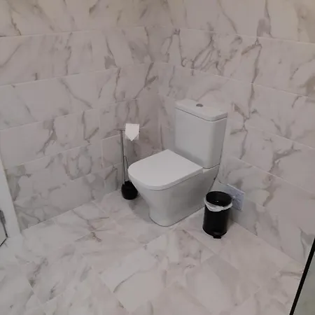 Homestay Hall 92 Quartos Com Wc Em Moradia Com Piscina A-das-lebres *