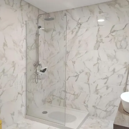 Hall 92 Quartos Com Wc Em Moradia Com Piscina A-das-lebres 民宿 *