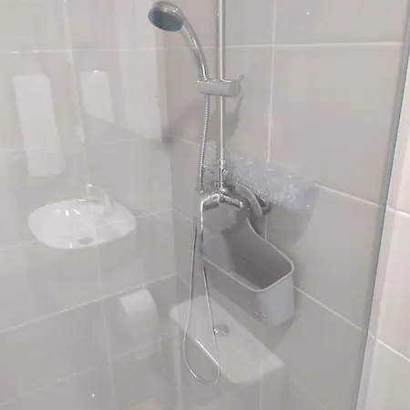 Hall 92 Quartos Com Wc Em Moradia Com Piscina A-das-lebres בית אירוח לורס