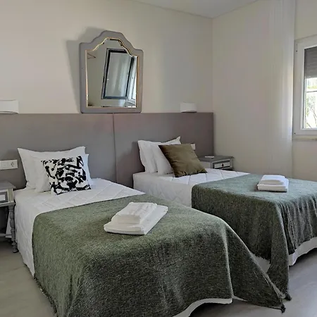 Hall 92 Quartos Com Wc Em Moradia Com Piscina A-das-lebres 民宿 *