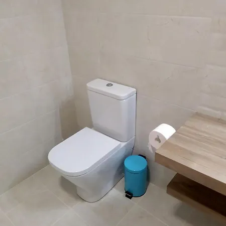 Hall 92 Quartos Com Wc Em Moradia Com Piscina A-das-lebres בית אירוח *