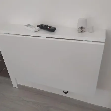 Hall 92 Quartos Com Wc Em Moradia Com Piscina A-das-lebres *