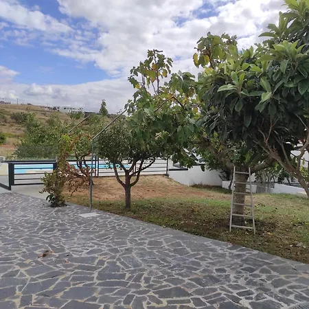 Hall 92 Quartos Com Wc Em Moradia Com Piscina A-das-lebres לורס