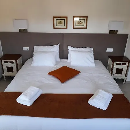 Hall 92 Quartos Com Wc Em Moradia Com Piscina A-das-lebres לורס