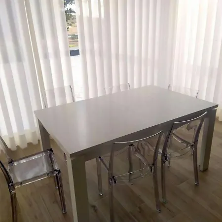 Hall 92 Quartos Com Wc Em Moradia Com Piscina A-das-lebres * לורס