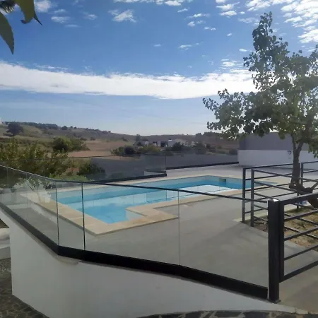 Privat bolig Hall 92 Quartos Com Wc Em Moradia Com Piscina A-das-lebres