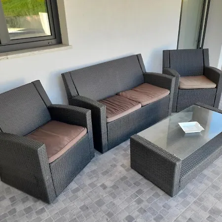 Hall 92 Quartos Com Wc Em Moradia Com Piscina A-das-lebres לורס