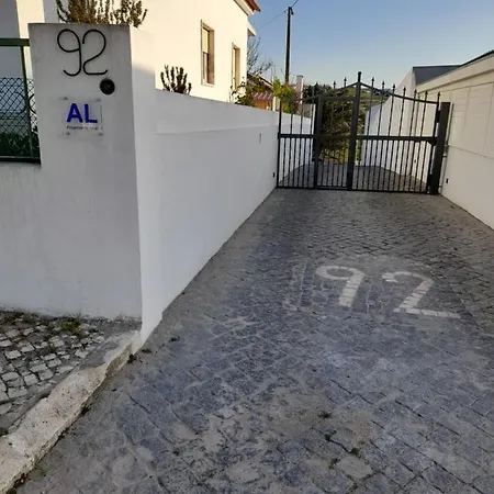 Hall 92 Quartos Com Wc Em Moradia Com Piscina A-das-lebres Quarto em Acomodações Particulares