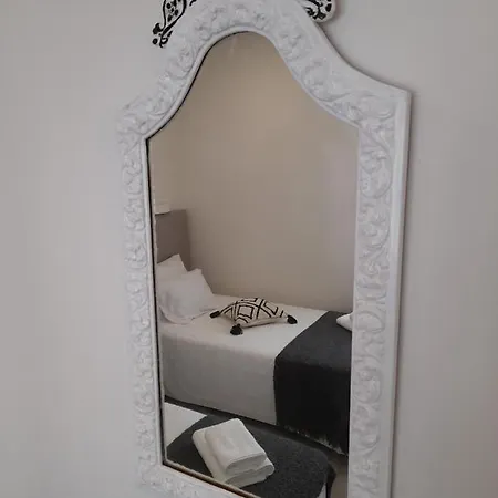 Hall 92 Quartos Com Wc Em Moradia Com Piscina A-das-lebres Privat bolig Loures