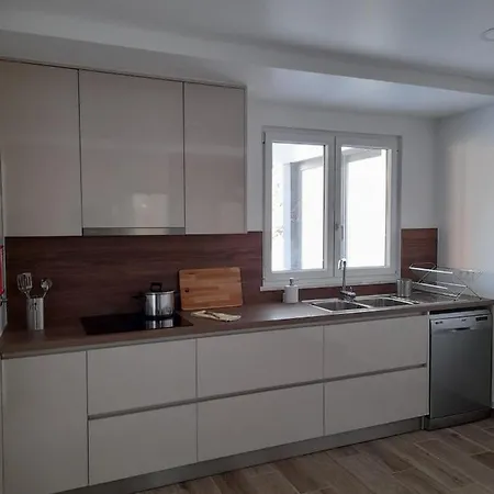 Hall 92 Quartos Com Wc Em Moradia Com Piscina A-das-lebres בית אירוח לורס