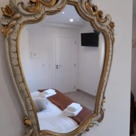 Hall 92 Quartos Com Wc Em Moradia Com Piscina A-das-lebres Privat bolig *