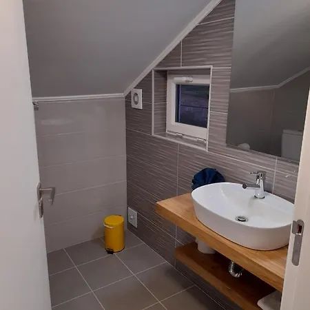 Hall 92 Quartos Com Wc Em Moradia Com Piscina A-das-lebres 民宿