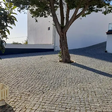 Hall 92 Quartos Com Wc Em Moradia Com Piscina A-das-lebres