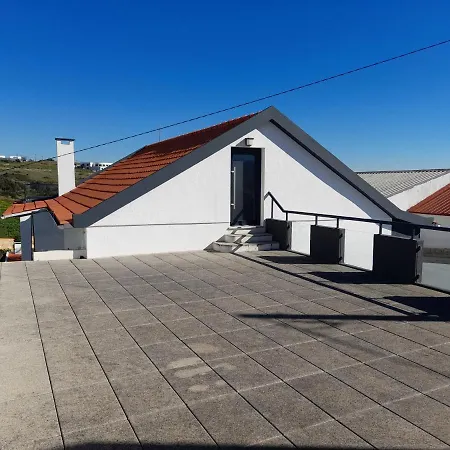 Hall 92 Quartos Com Wc Em Moradia Com Piscina A-das-lebres Loures