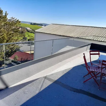 Hall 92 Quartos Com Wc Em Moradia Com Piscina A-das-lebres * לורס