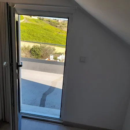 Hall 92 Quartos Com Wc Em Moradia Com Piscina A-das-lebres