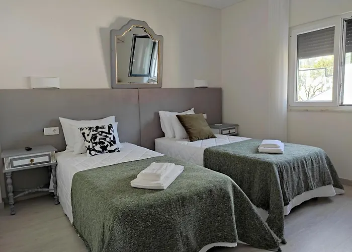 Hall 92 Quartos Com Wc Em Moradia Com Piscina A-das-lebres Ubytování v soukromí *