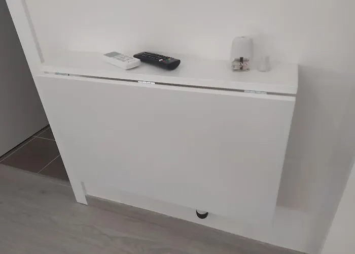 Hall 92 Quartos Com Wc Em Moradia Com Piscina A-das-lebres *