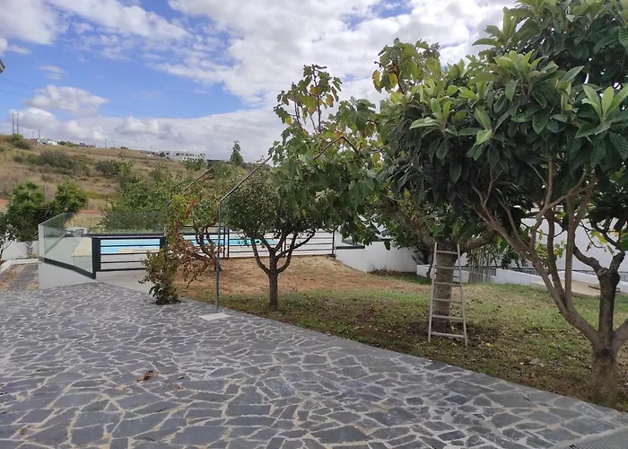 Hall 92 Quartos Com Wc Em Moradia Com Piscina A-das-lebres Loures