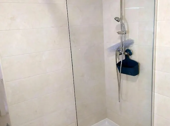 Hall 92 Quartos Com Wc Em Moradia Com Piscina A-das-lebres Ubytování v soukromí