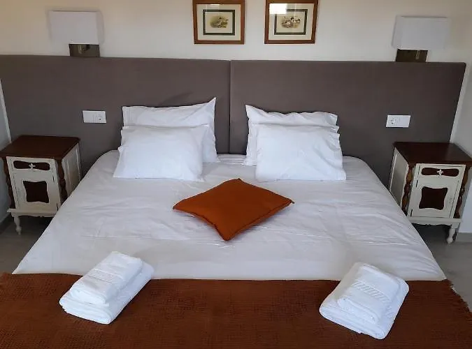 Hall 92 Quartos Com Wc Em Moradia Com Piscina A-das-lebres Loures