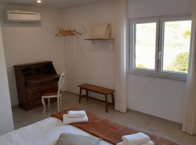 Hall 92 Quartos Com Wc Em Moradia Com Piscina A-das-lebres Loures