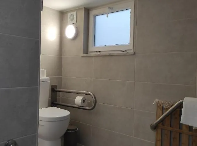 Ubytování v soukromí Hall 92 Quartos Com Wc Em Moradia Com Piscina A-das-lebres Loures