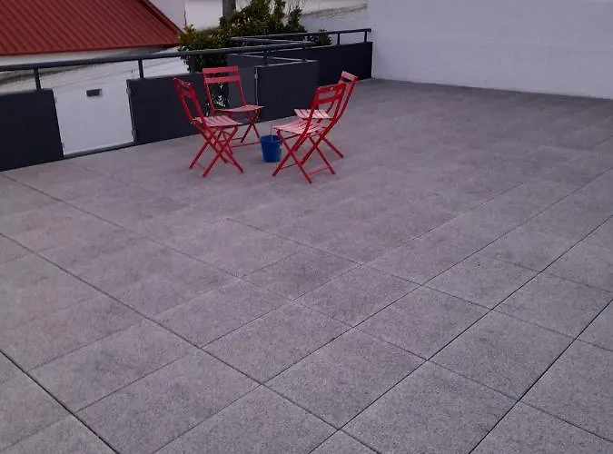 Hall 92 Quartos Com Wc Em Moradia Com Piscina A-das-lebres