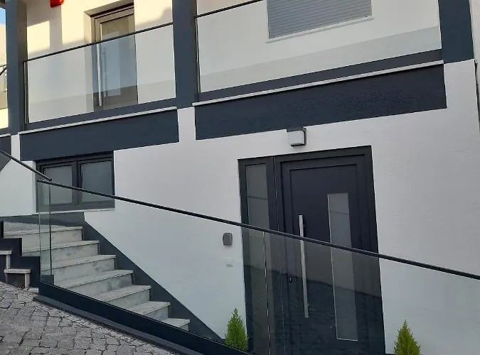 Hall 92 Quartos Com Wc Em Moradia Com Piscina A-das-lebres Ubytování v soukromí Loures