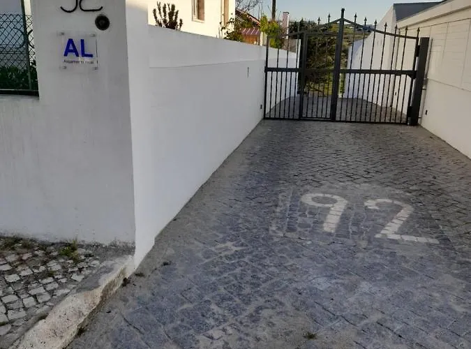 Hall 92 Quartos Com Wc Em Moradia Com Piscina A-das-lebres Ubytování v soukromí