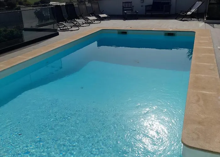 Hall 92 Quartos Com Wc Em Moradia Com Piscina A-das-lebres Ubytování v soukromí *