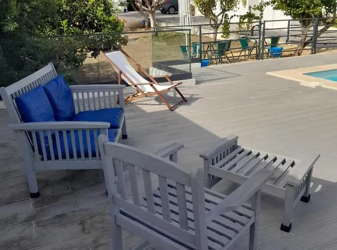 Hall 92 Quartos Com Wc Em Moradia Com Piscina A-das-lebres Ubytování v soukromí Loures