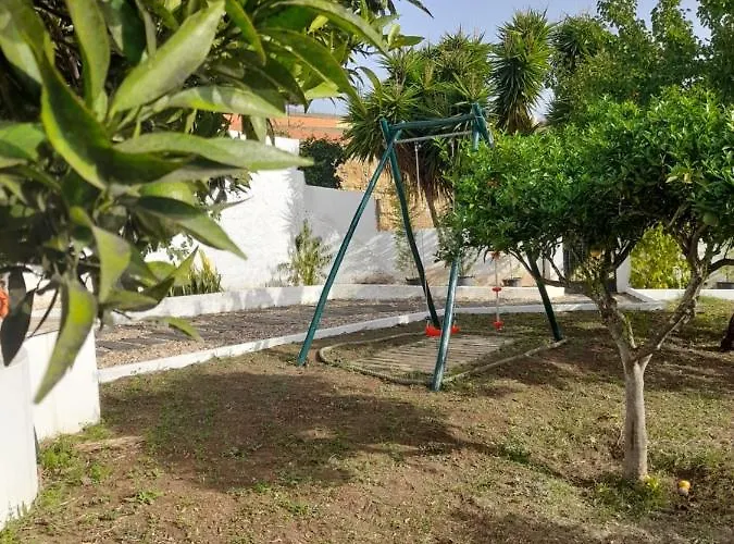 Hall 92 Quartos Com Wc Em Moradia Com Piscina A-das-lebres *