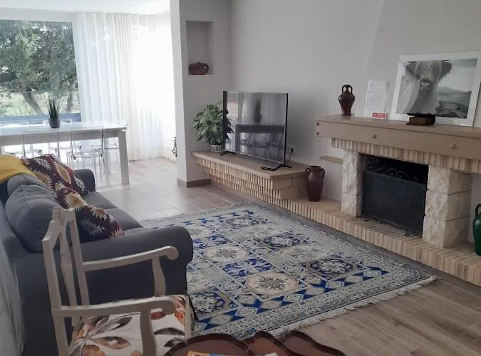 Hall 92 Quartos Com Wc Em Moradia Com Piscina A-das-lebres * Loures