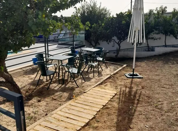 Hall 92 Quartos Com Wc Em Moradia Com Piscina A-das-lebres * Loures