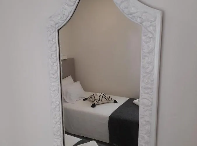 Hall 92 Quartos Com Wc Em Moradia Com Piscina A-das-lebres Ubytování v soukromí Loures