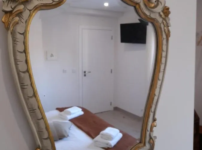 Hall 92 Quartos Com Wc Em Moradia Com Piscina A-das-lebres Ubytování v soukromí *