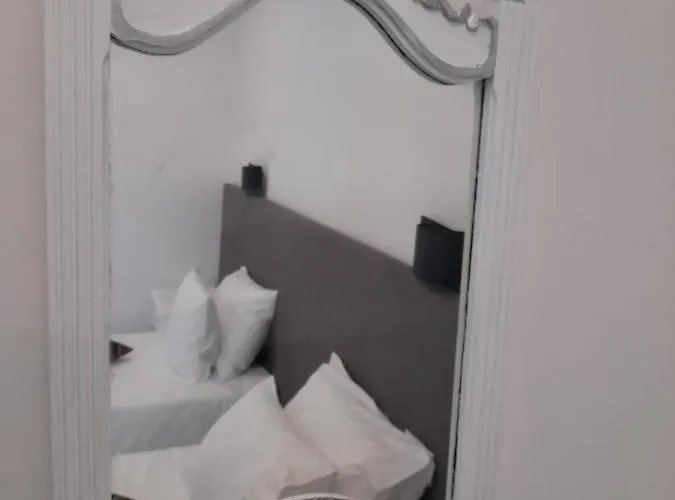 Hall 92 Quartos Com Wc Em Moradia Com Piscina A-das-lebres Ubytování v soukromí