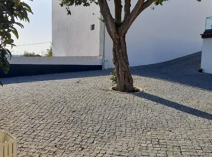 Hall 92 Quartos Com Wc Em Moradia Com Piscina A-das-lebres