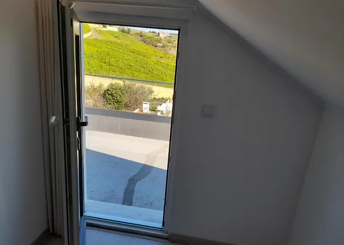 Hall 92 Quartos Com Wc Em Moradia Com Piscina A-das-lebres